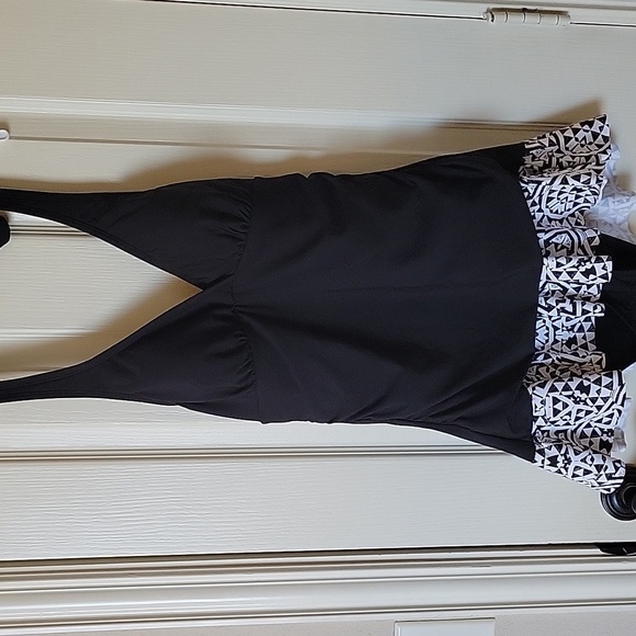 Black one piece bathing suit with ruffle skirt NWT Apt 9 - Picture 1 of 11